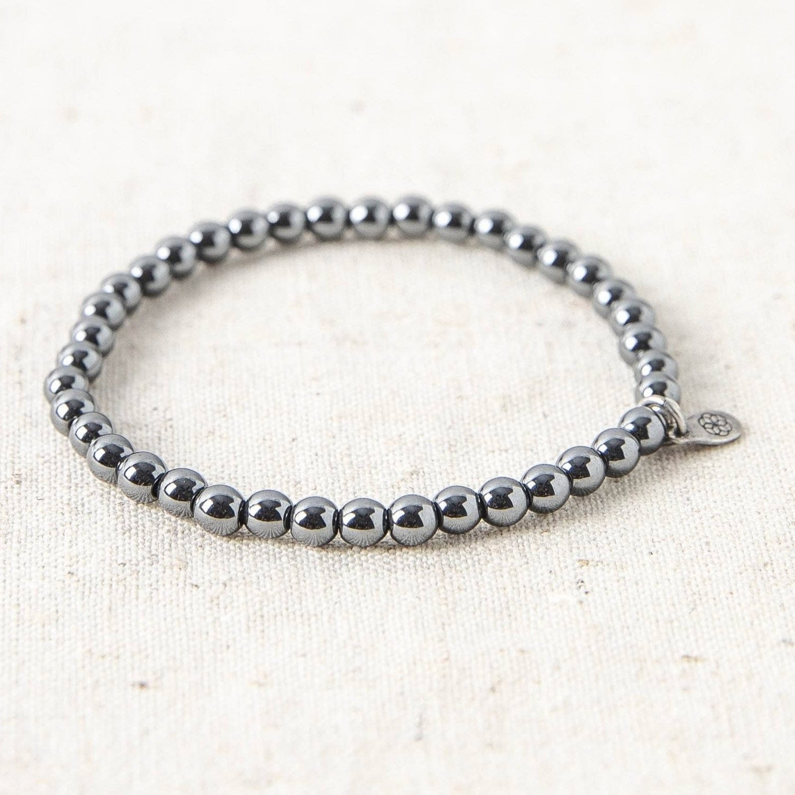 SP_TinyRituals_4021.jpg Hematite Energy Bracelet:圖片 1